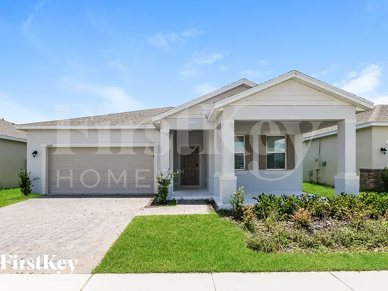 1630 Isleta Loop — Photo 1