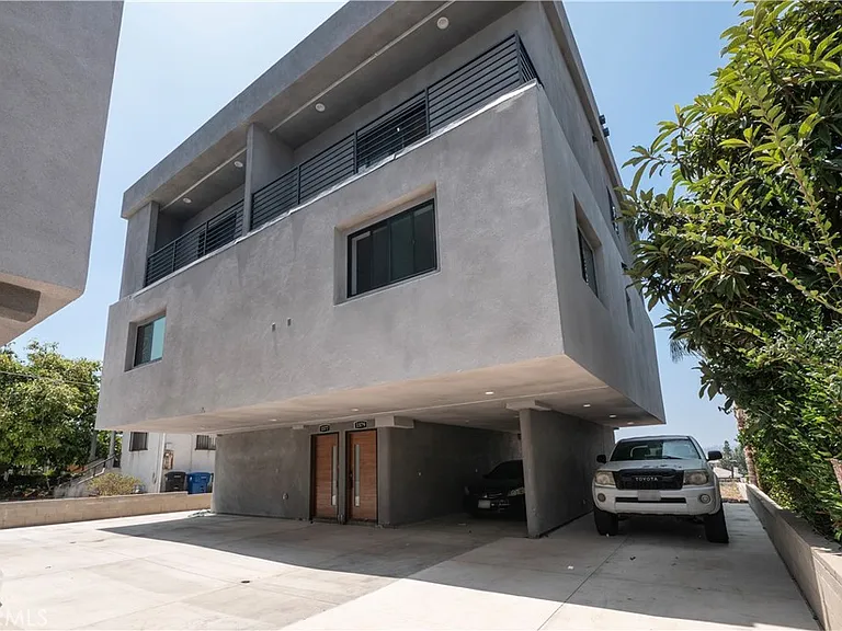 1571 Ricardo #2 — Photo 28