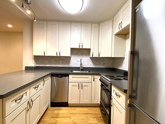 3rd image of 748 Taylor St APT 4