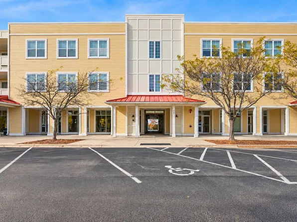 960 Harris Rd Unit 24, Grayslake, IL 60030