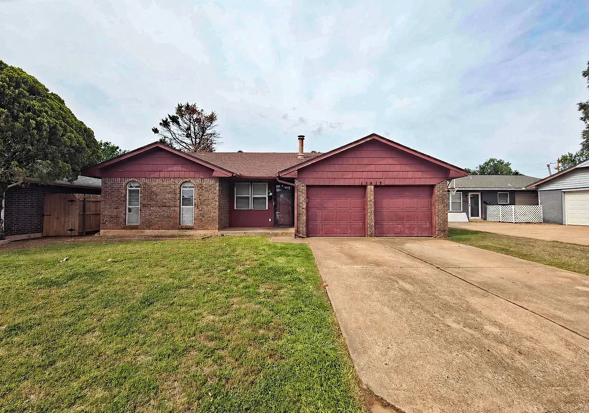 Photo 1 of 23 - 13917 N Everest Ave - Edmond, OK Primary Photo - 13917 N Everest Ave