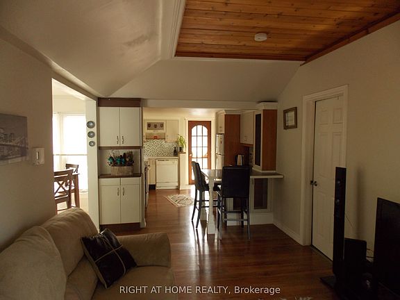 4th image of 10 Rosehill Dr