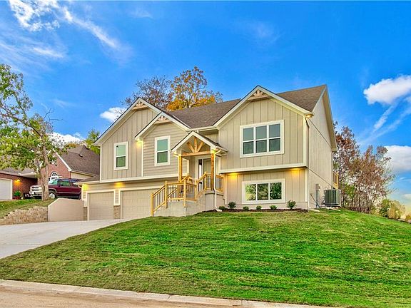2nd image of 1304 SW Graystone Cir