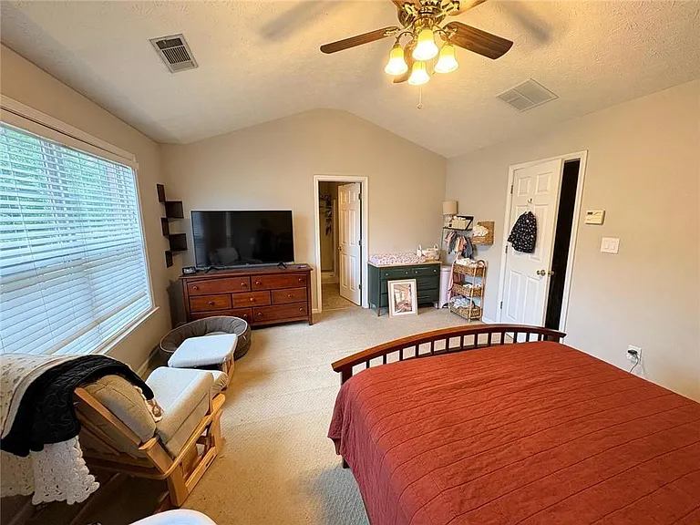 3082 Kentmere Dr — Photo 9