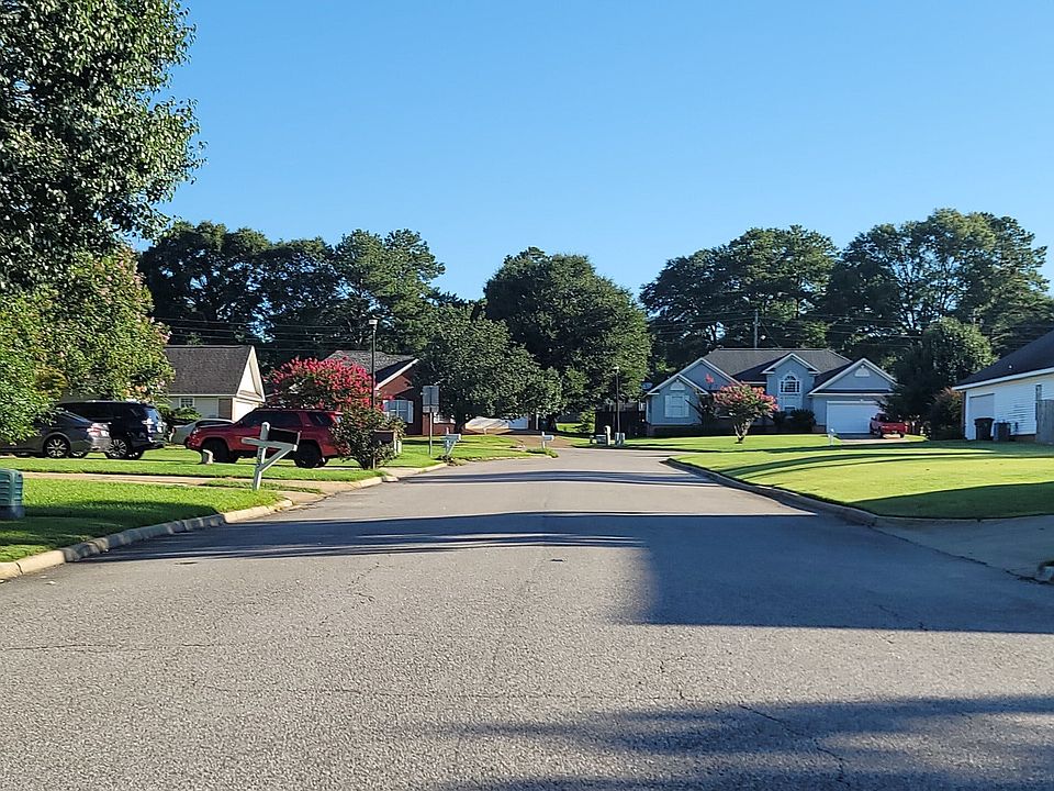 2nd image of 711 Mill Creek Cir