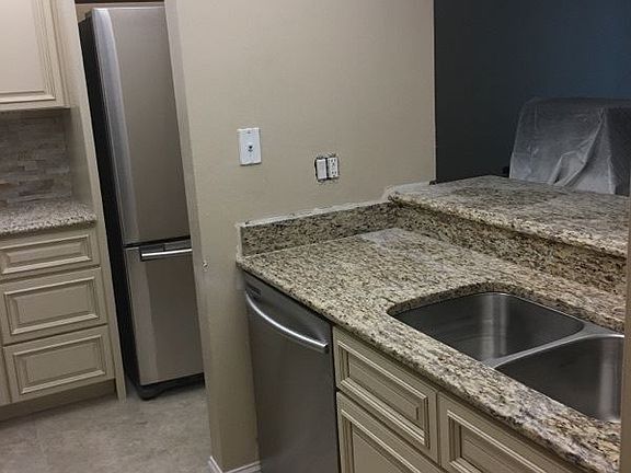 5th image of 140 Orchid Woods Ct APT 14A