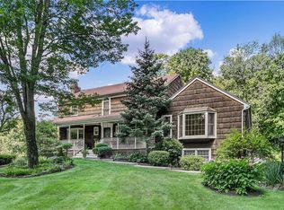 4 Lyons Ct, Armonk, NY 10504