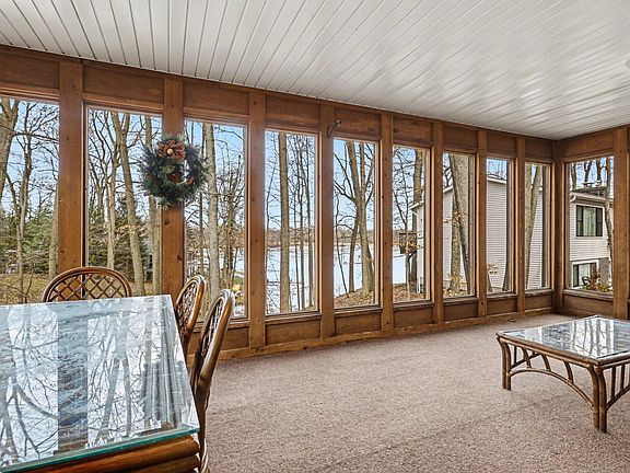 4th image of 337 Horseshoe Ct