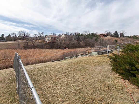2nd image of 321 Fox Run Dr