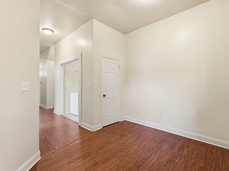 309 W 41st St #B — Photo 10