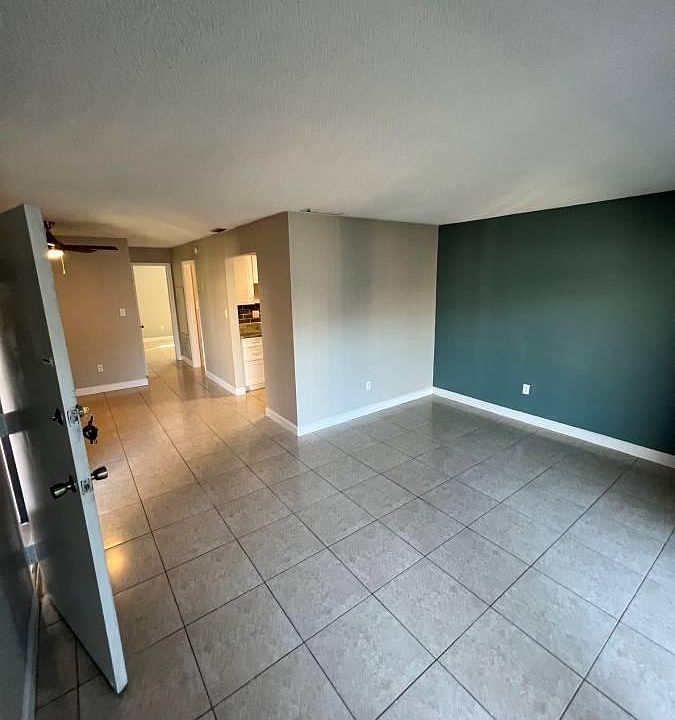 1st image of 13 Glades Cir Floor 13
