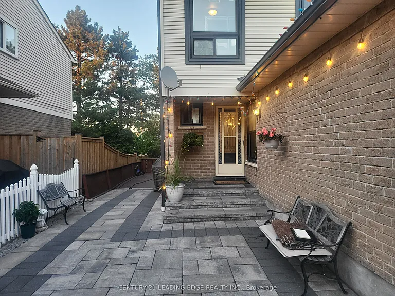 63 Nabob Cres — Photo 4