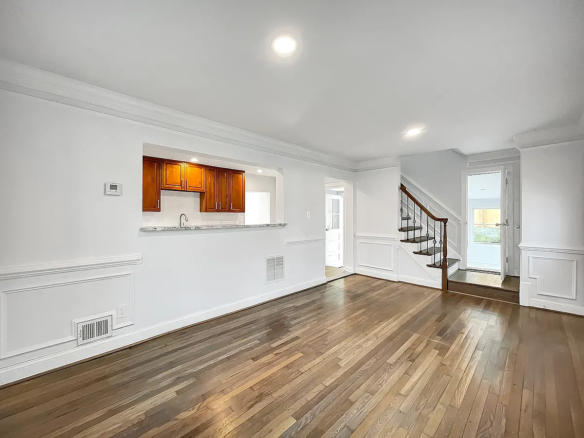 4 bed, 2200 sqft, $4,100 — Photo 2