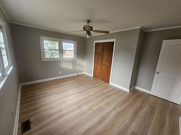 3rd image of 2427 Twin Ave