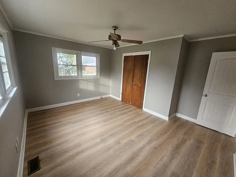 2427 Twin Ave — Photo 3