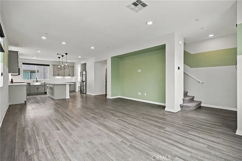 4 bed, 1880 sqft, $4,350 — Photo 3