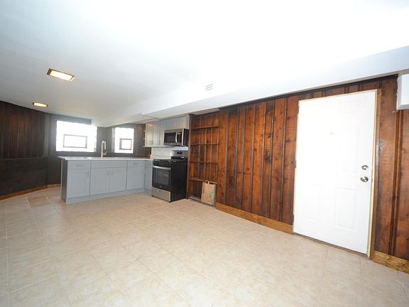 4th image of 2942 S Emerald Ave