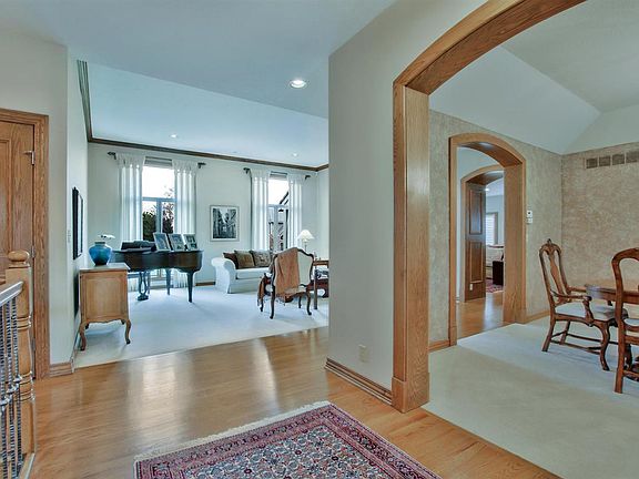 2nd image of 1162 N Woodridge Dr
