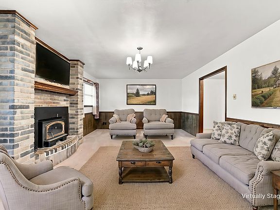 4th image of 484 Thompson Rd