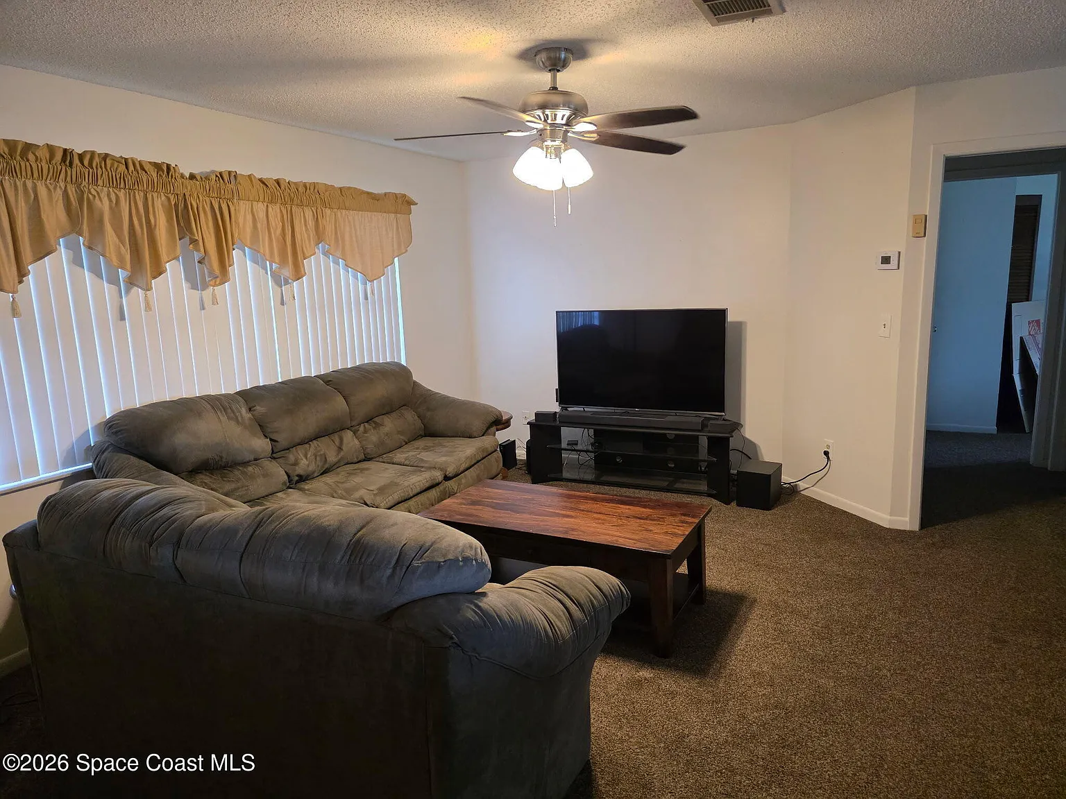 3 bed, 2.0 bath, 1282 sqft, $2,295 — Photo 3