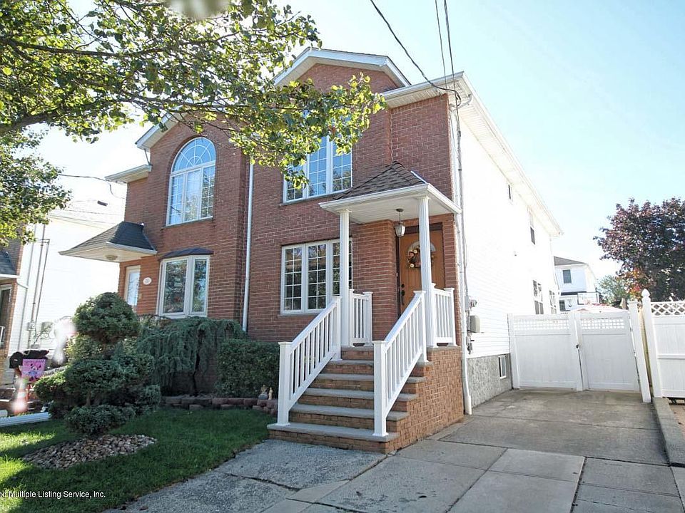 1st image of 272 Malvine Ave