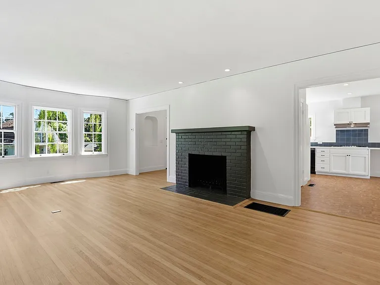 30 Walnut Ave — Photo 7