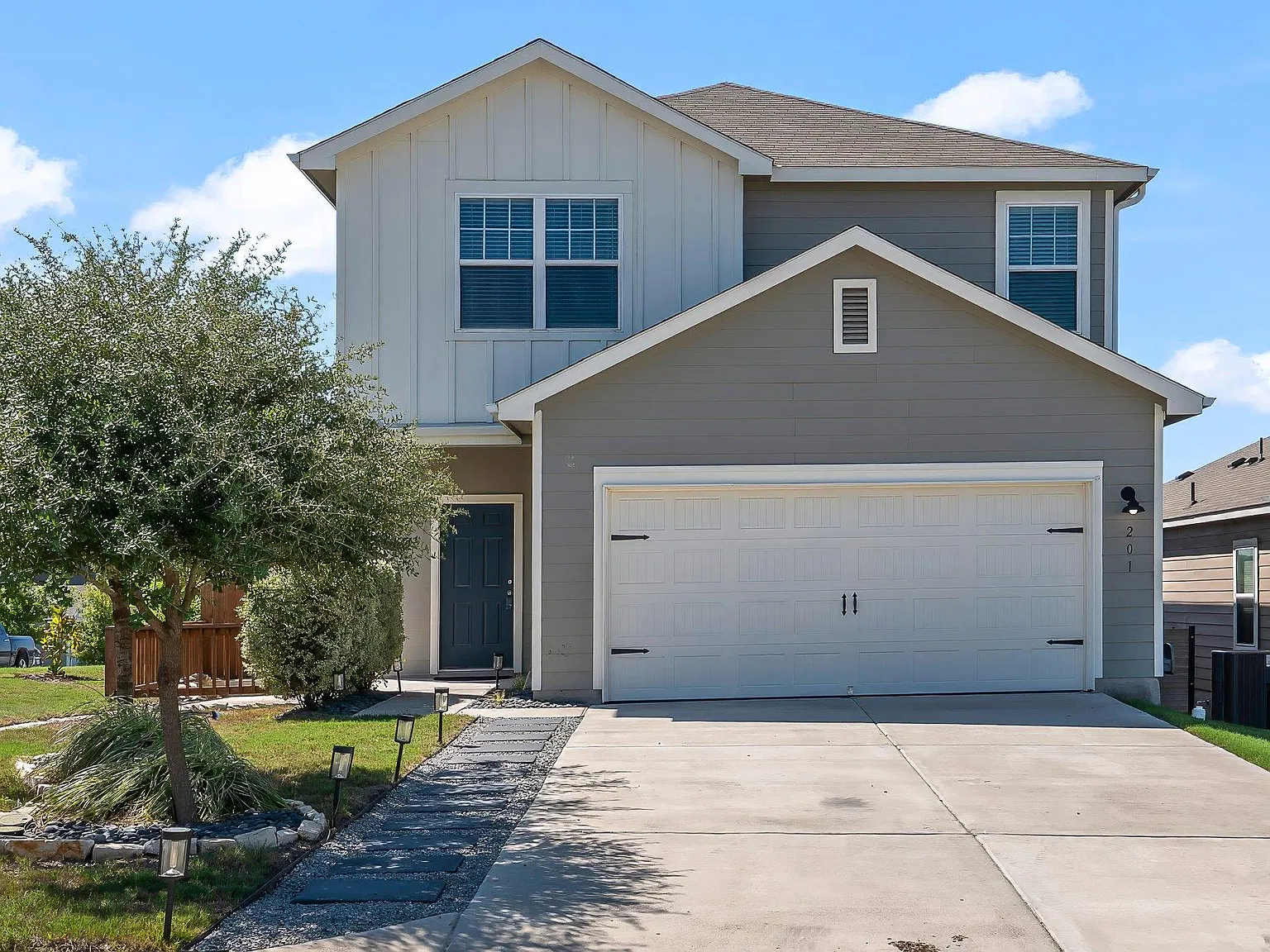 4 bed, 3.0 bath, 2260 sqft, $2,200 — Photo 1