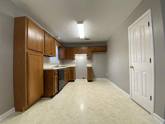 3rd image of 7911 Annes Cir