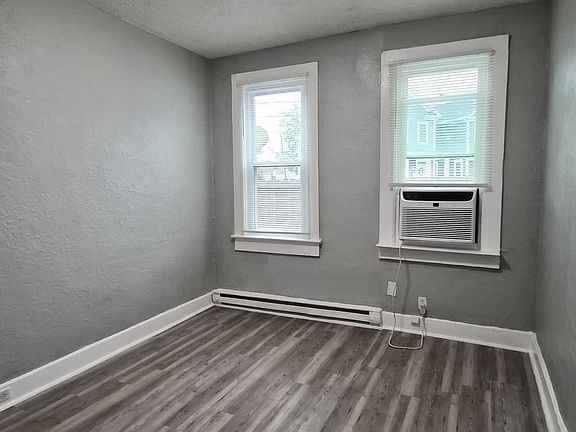 4th image of 1542 Dungee St #1