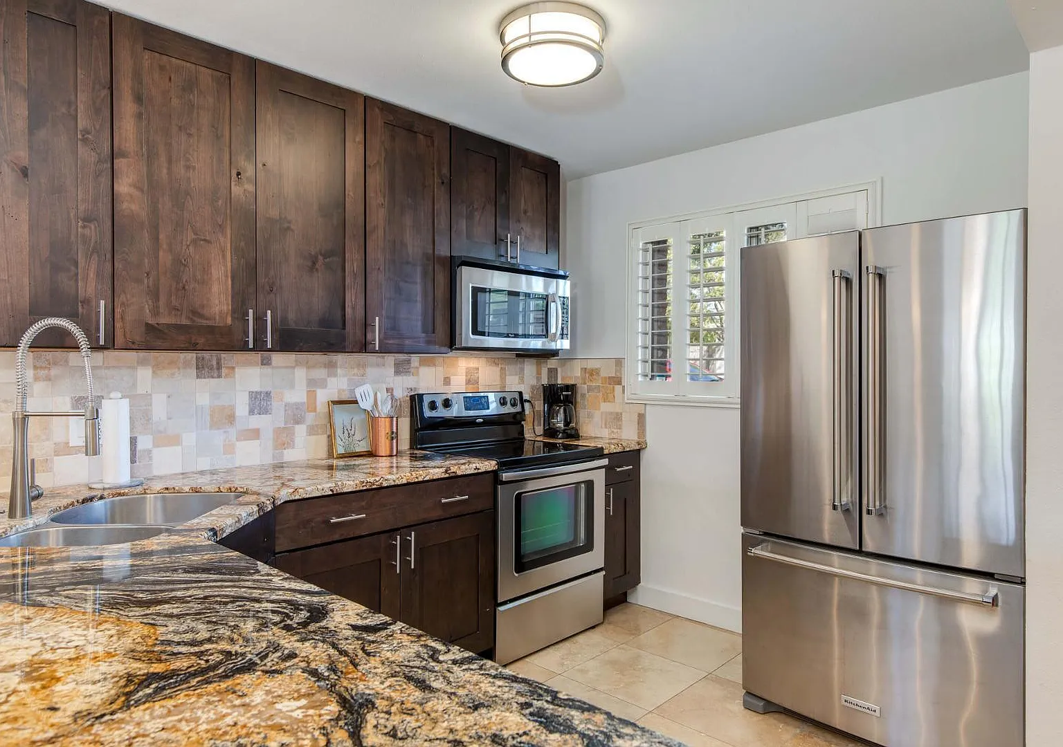 2 bed, 1.5 bath, 1039 sqft, $2,300 — Photo 2