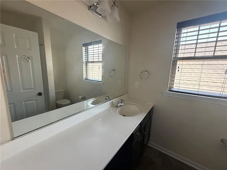 653 Linden St — Photo 10