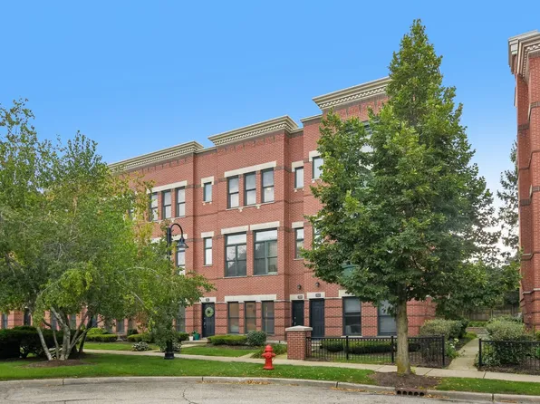 209 W Wood St, Palatine, IL 60067