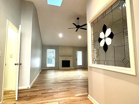 4th image of 2022 Warwickshire Dr