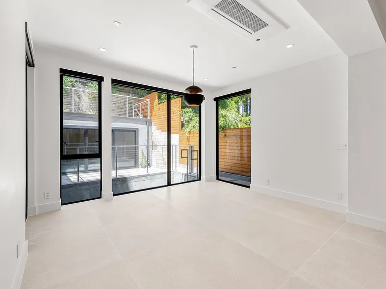 660 Carolina St — Photo 16