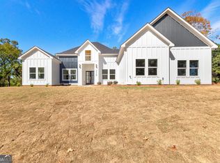 228 S Smith Rd, Lagrange, GA 30241