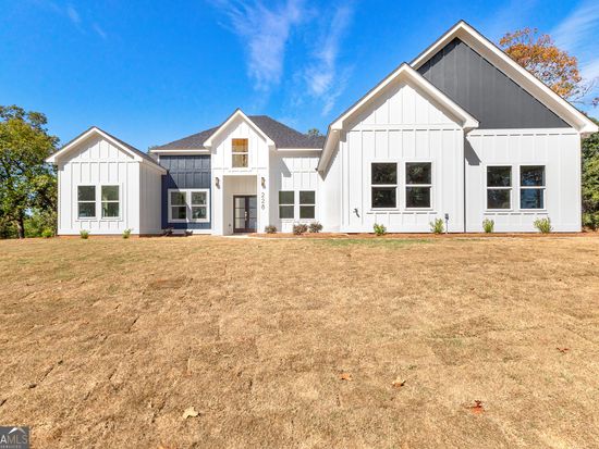 228 S Smith Rd, Lagrange, GA 30241