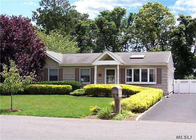 1st image of 46 Appel Dr E