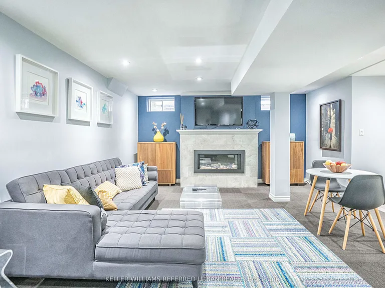 4 Purdy Cres #LOWER — Photo 8