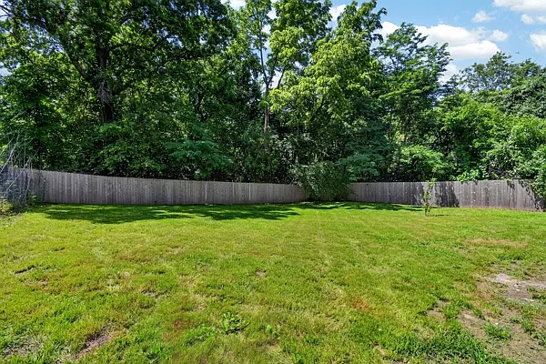 101 E Myrtle St — Photo 8