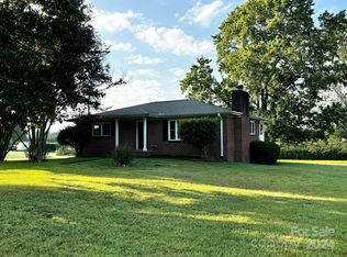 604 Dana Rd, Hendersonville, NC 28792