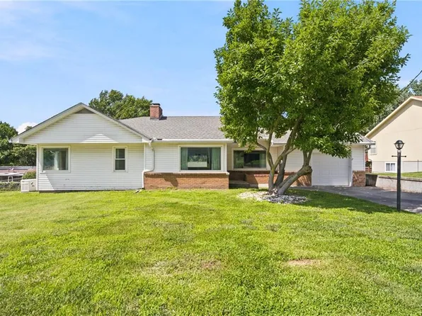 1830 Shawnee St, Leavenworth, KS 66048