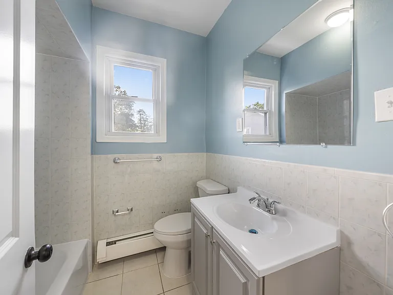 38 Lionel St #2 — Photo 9
