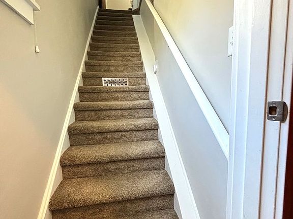 4th image of 622 S Anderson St #1