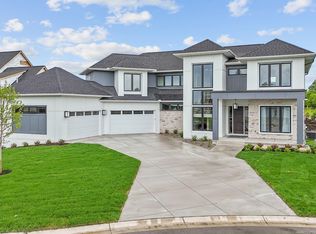 16404 47th Pl N, Plymouth, MN 55446