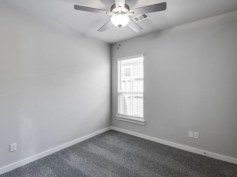 736 Wheatfield Dr — Photo 13
