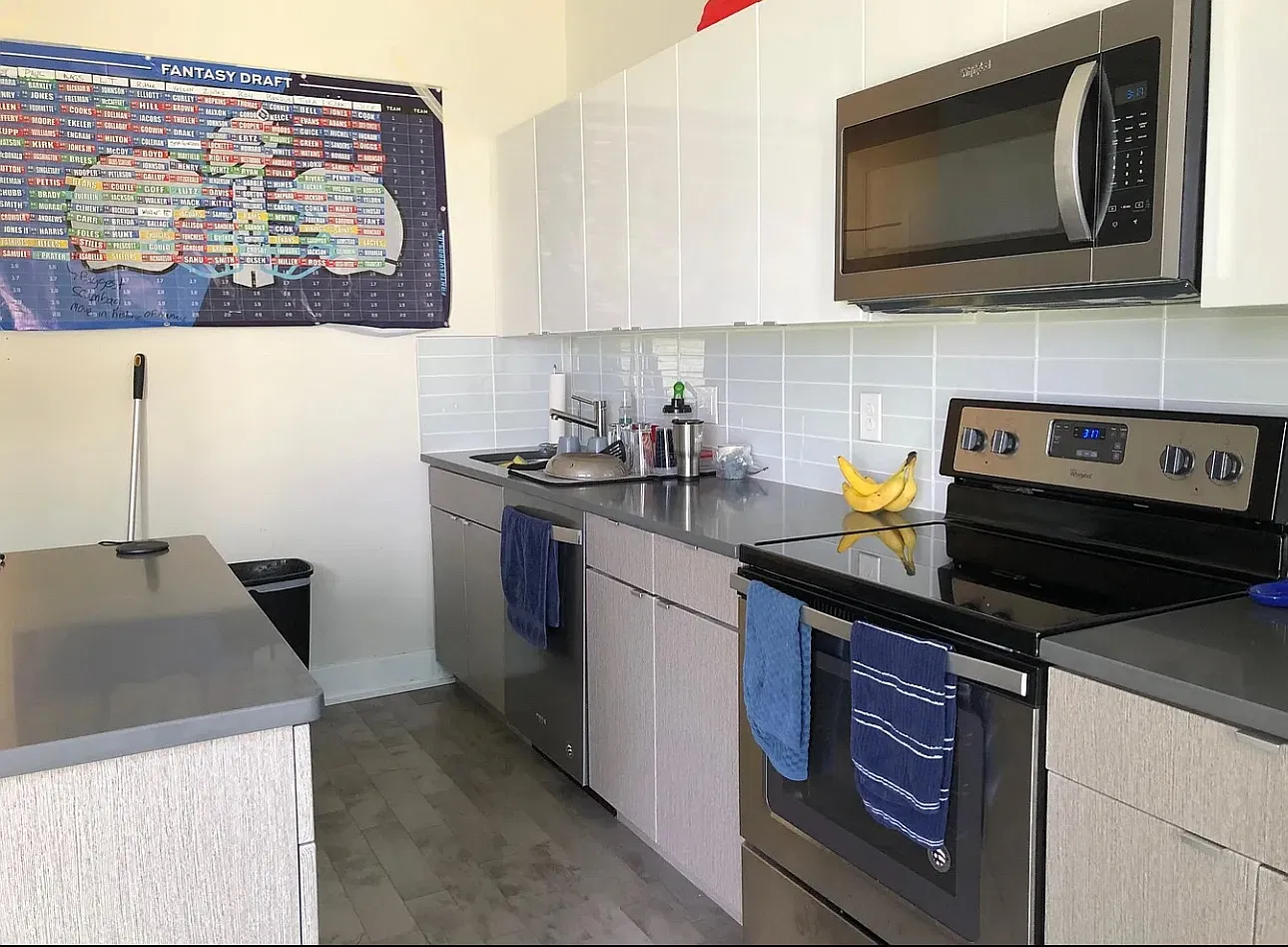 3 bed, 2.5 bath, 1500 sqft, $3,000 — Photo 2