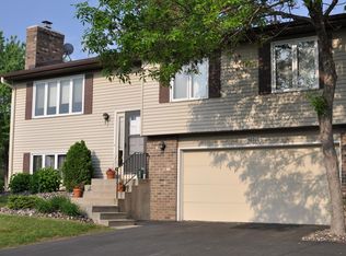 10395 Balsam Ln, Eden Prairie, MN 55347