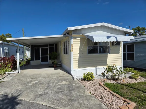 2037 Champion St, Sarasota, FL 34231