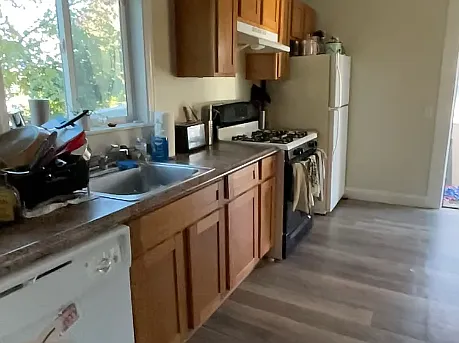 5 bed, 2.5 bath, $6,000 — Photo 2