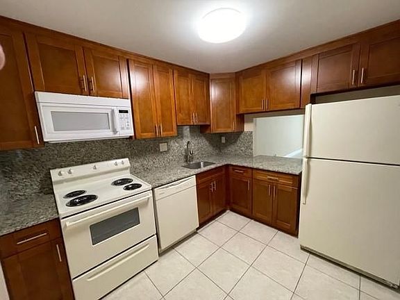 4th image of 8421 Lagos De Campo Blvd APT 105